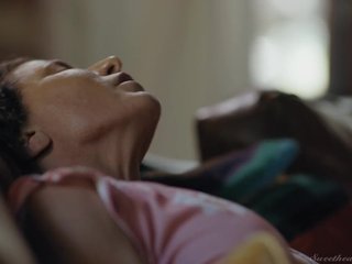 Coronate Syre dan Ariel X - Lesbian sialan dubur dengan tali-on
